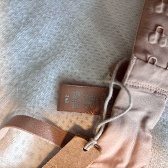 NWT Skims Wireless Bra in Tan 34B - Picture 4 of 4